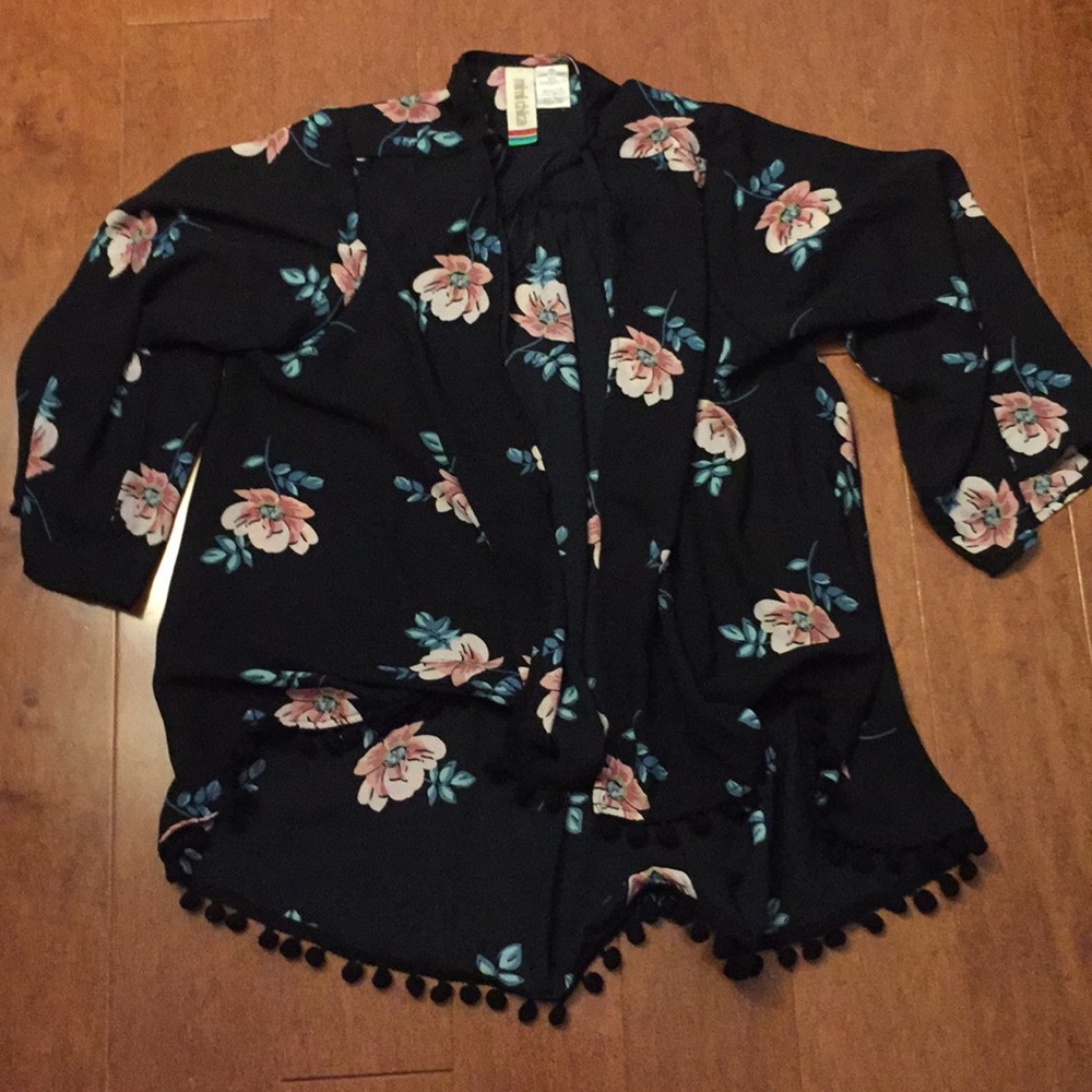 Black kimono Pom Pom top Mimi Chica brand nwot